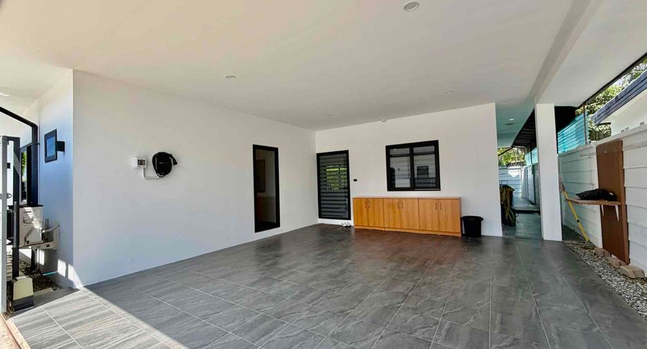 For sale 3 bedrooms villa in Bang Lamung, Chonburi