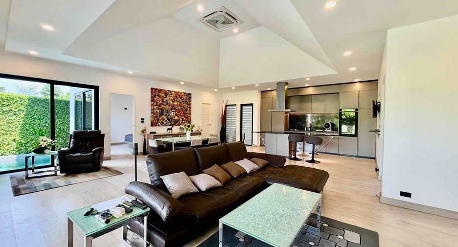 For sale 3 bedrooms villa in Bang Lamung, Chonburi