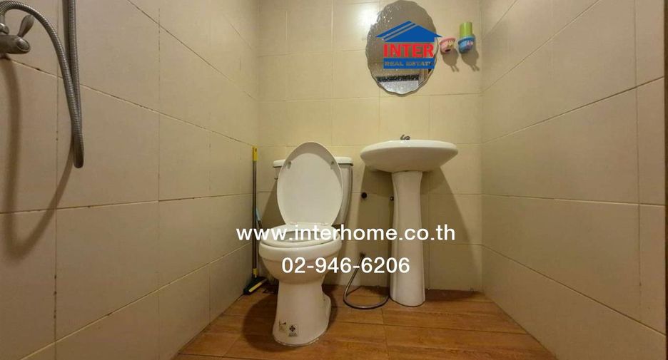 Reihenhaus zum Kauf mit 2 Zimmer in Thanyaburi, Pathum Thani