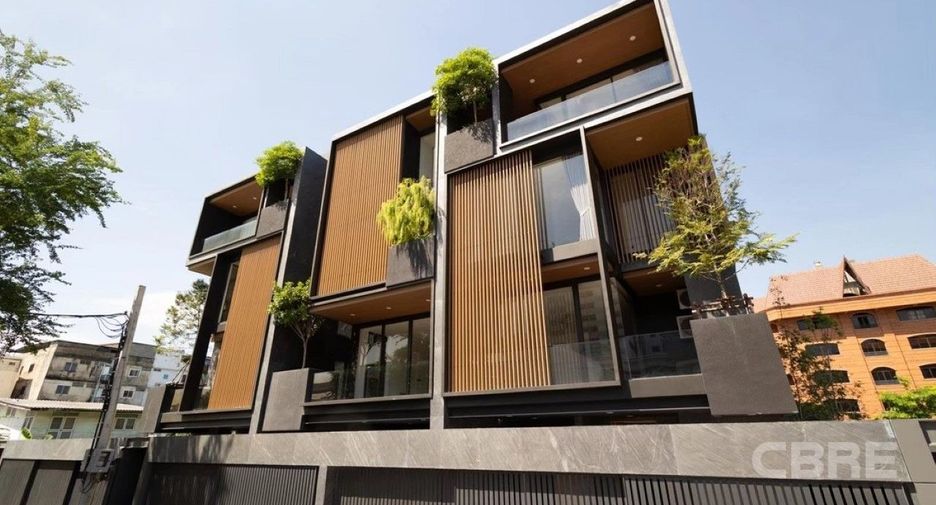 Casa adosada en venta de 3 habitaciones en Wang Thonglang, Bangkok