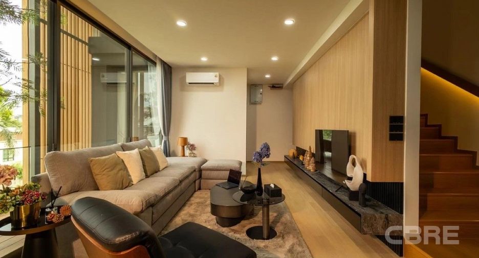 Casa adosada en venta de 3 habitaciones en Wang Thonglang, Bangkok