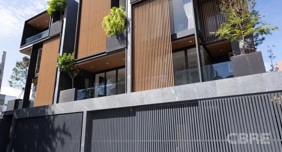 Casa adosada en venta de 3 habitaciones en Wang Thonglang, Bangkok