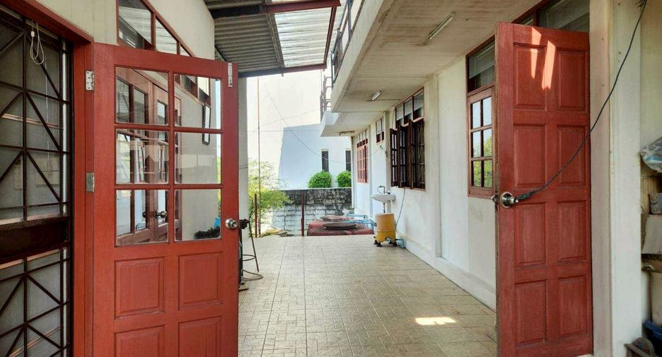 For sale 4 bedrooms house in Khan Na Yao, Bangkok