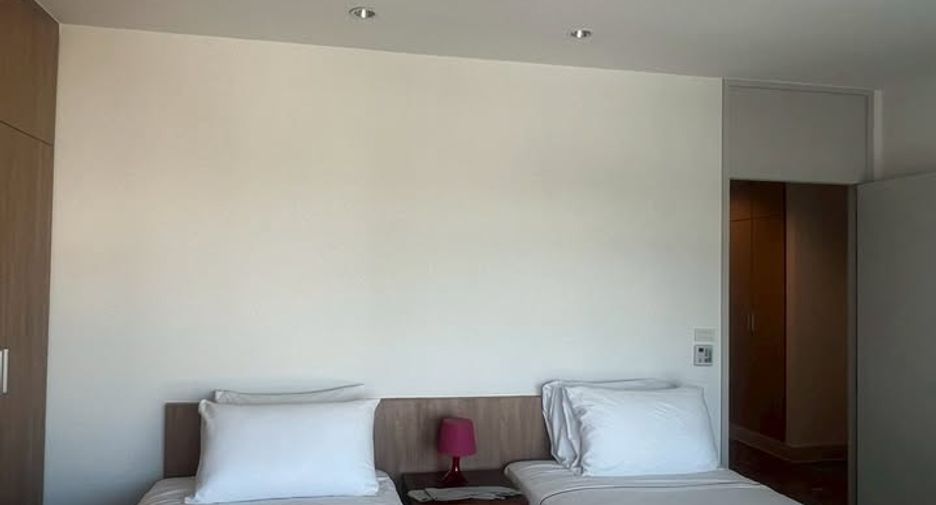 For rent 3 bedrooms condo in Pathum Wan, Bangkok
