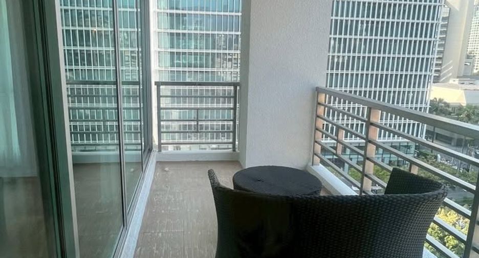 For rent 3 bedrooms condo in Pathum Wan, Bangkok