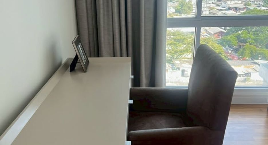 For rent 3 bedrooms condo in Pathum Wan, Bangkok