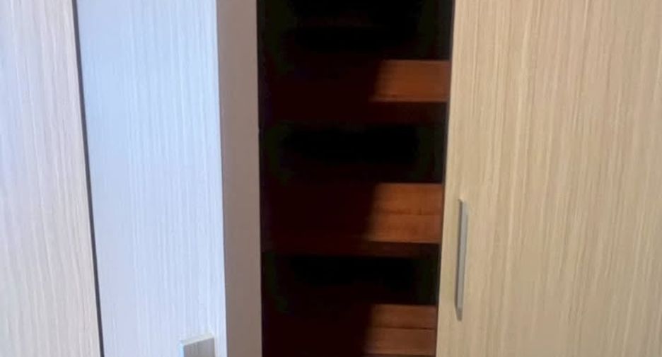 For rent 3 bedrooms condo in Pathum Wan, Bangkok