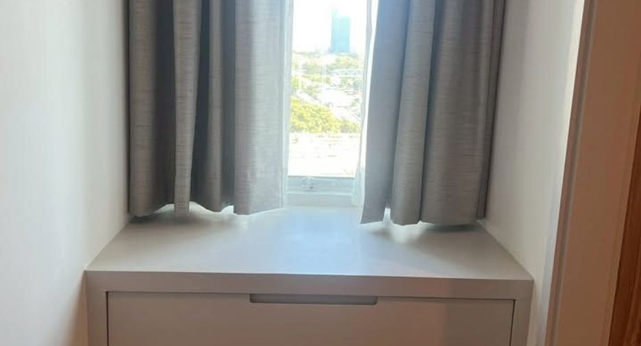 For rent 3 bedrooms condo in Pathum Wan, Bangkok
