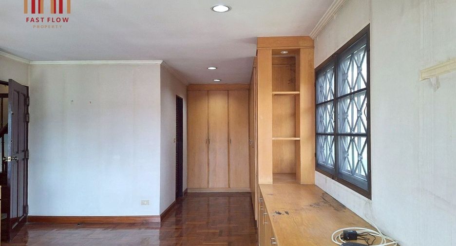 For sale 3 bedrooms house in Bang Khae, Bangkok