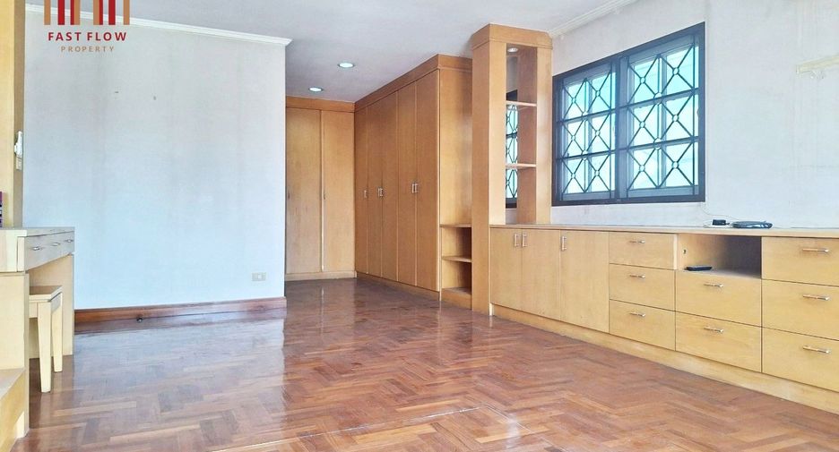 For sale 3 bedrooms house in Bang Khae, Bangkok