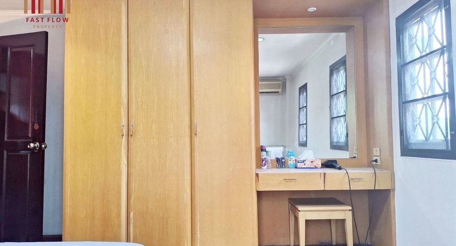 For sale 3 bedrooms house in Bang Khae, Bangkok