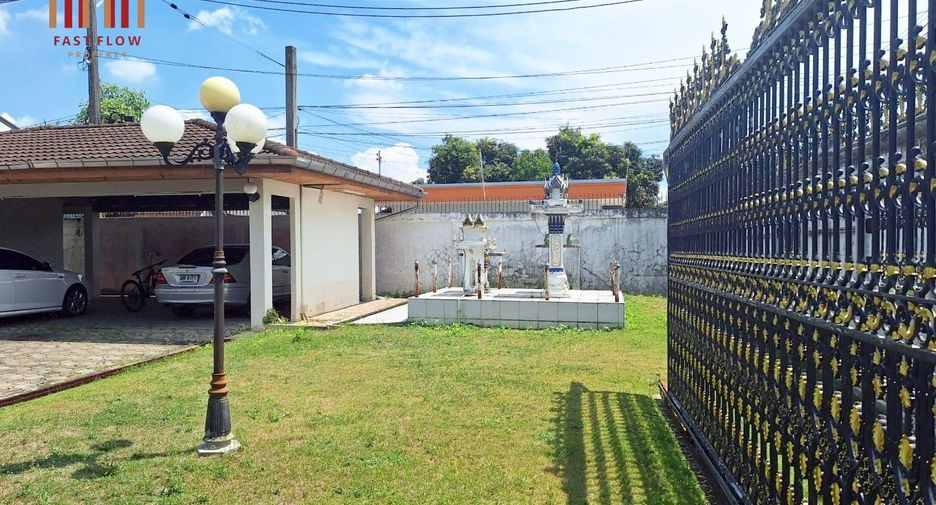 For sale 3 bedrooms house in Bang Khae, Bangkok