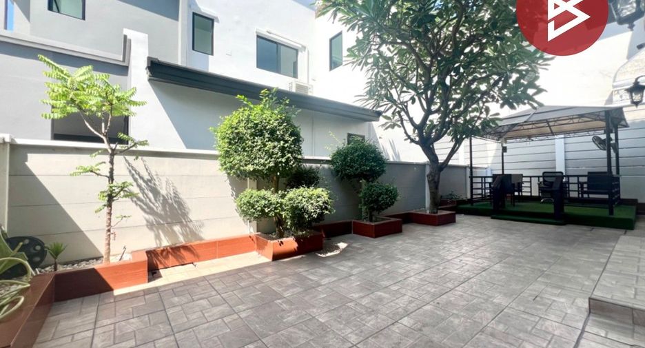 For sale 4 bedrooms house in Bang Khun Thian, Bangkok