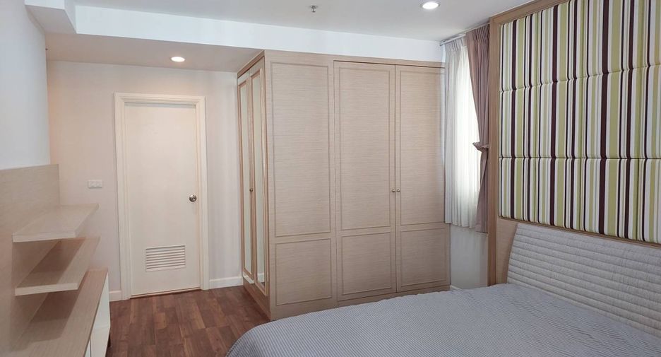 For rent 2 bedrooms condo in Pathum Wan, Bangkok