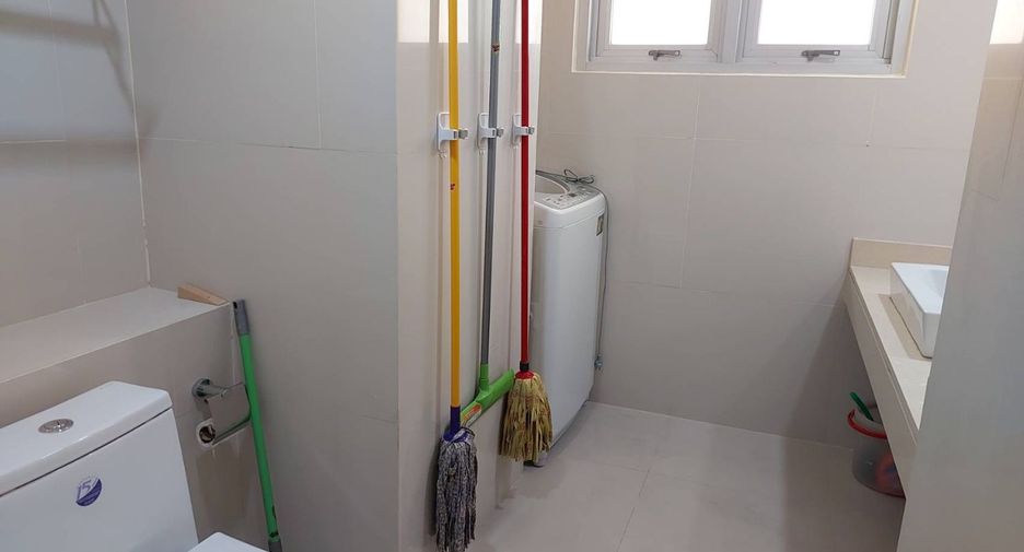 For rent 2 bedrooms condo in Pathum Wan, Bangkok