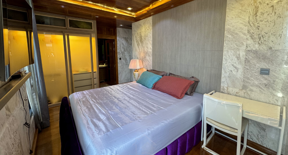 For sale 2 bedrooms condo in Watthana, Bangkok