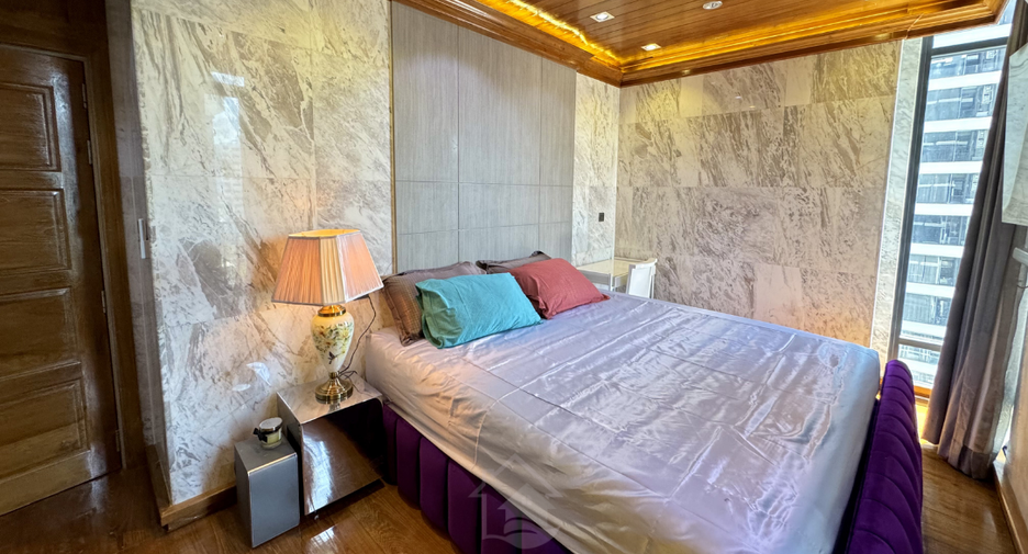 For sale 2 bedrooms condo in Watthana, Bangkok