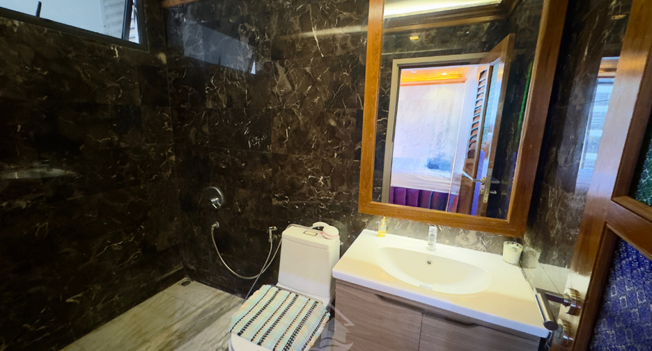 For sale 2 bedrooms condo in Watthana, Bangkok