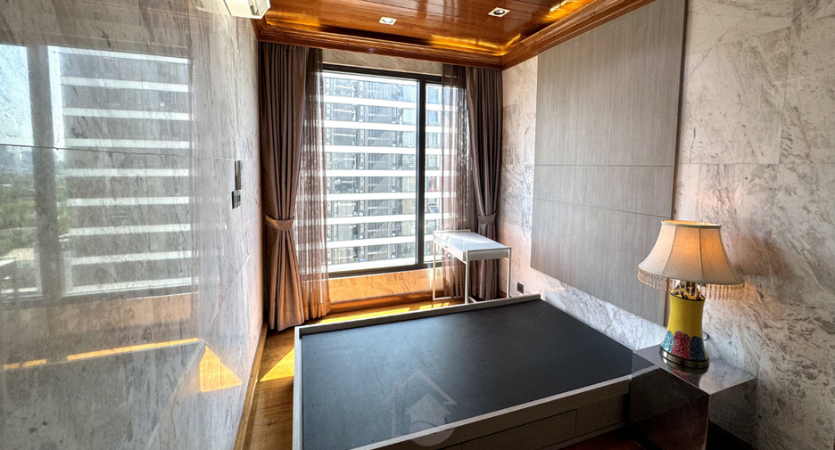 For sale 2 bedrooms condo in Watthana, Bangkok