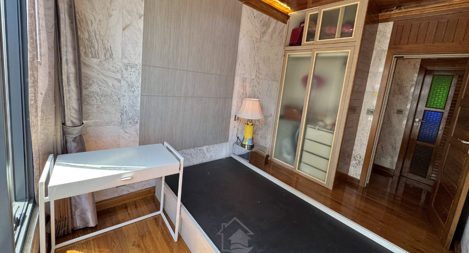 For sale 2 bedrooms condo in Watthana, Bangkok