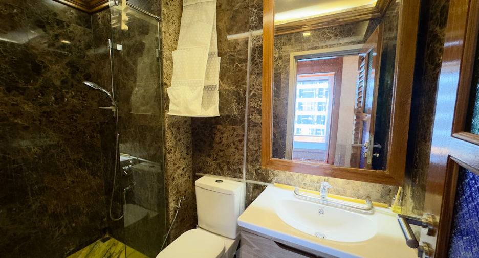 For sale 2 bedrooms condo in Watthana, Bangkok