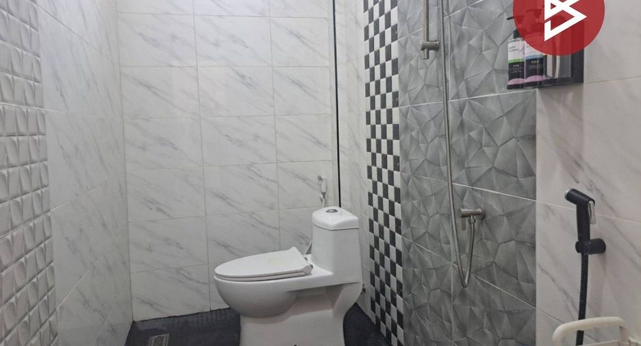 For sale 3 bedrooms house in Mueang Nakhon Sawan, Nakhon Sawan