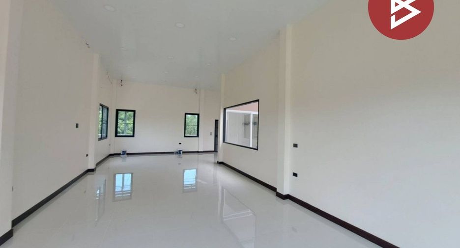 For sale 3 bedrooms house in Mueang Nakhon Sawan, Nakhon Sawan