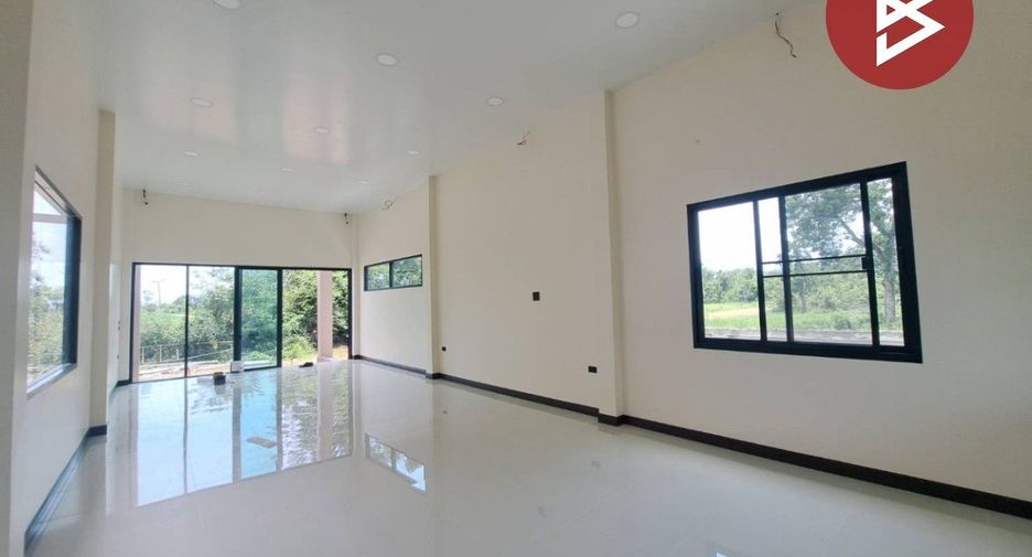 For sale 3 bedrooms house in Mueang Nakhon Sawan, Nakhon Sawan