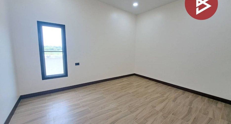 For sale 3 bedrooms house in Mueang Nakhon Sawan, Nakhon Sawan