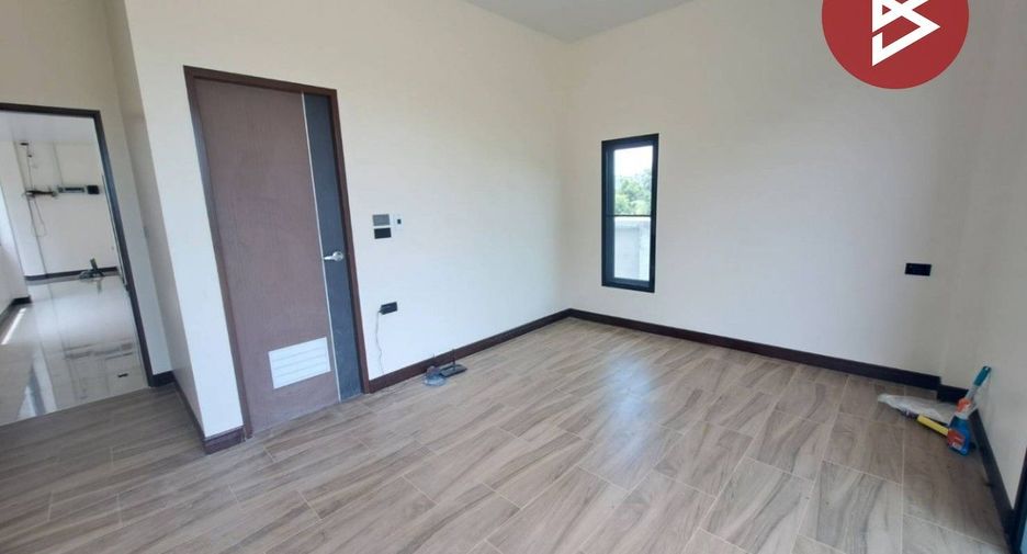 For sale 3 bedrooms house in Mueang Nakhon Sawan, Nakhon Sawan