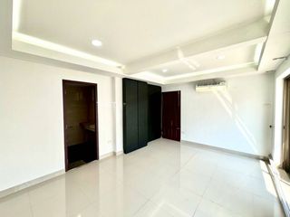 Casa adosada en alquiler de 3 habitaciones en Watthana, Bangkok