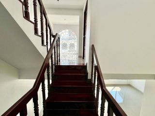 Casa adosada en alquiler de 3 habitaciones en Watthana, Bangkok