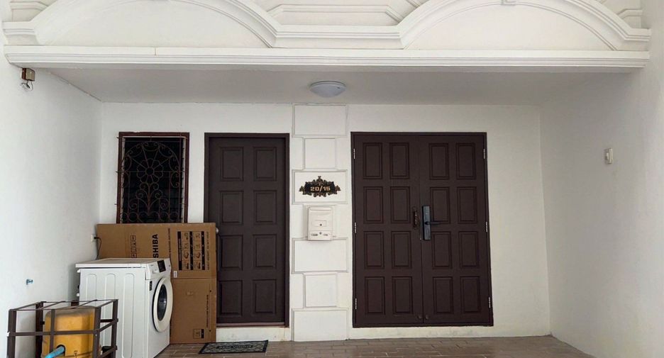 For rent 3 bedrooms townhouse in Watthana, Bangkok