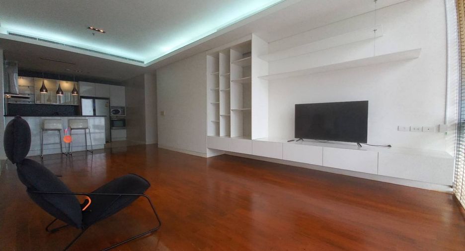 For rent 2 bedrooms condo in Khlong Toei, Bangkok