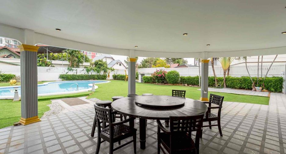 Villa en alquiler de 5 habitaciones en Bang Lamung, Chonburi