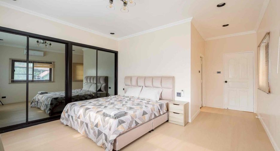 Villa en alquiler de 5 habitaciones en Bang Lamung, Chonburi