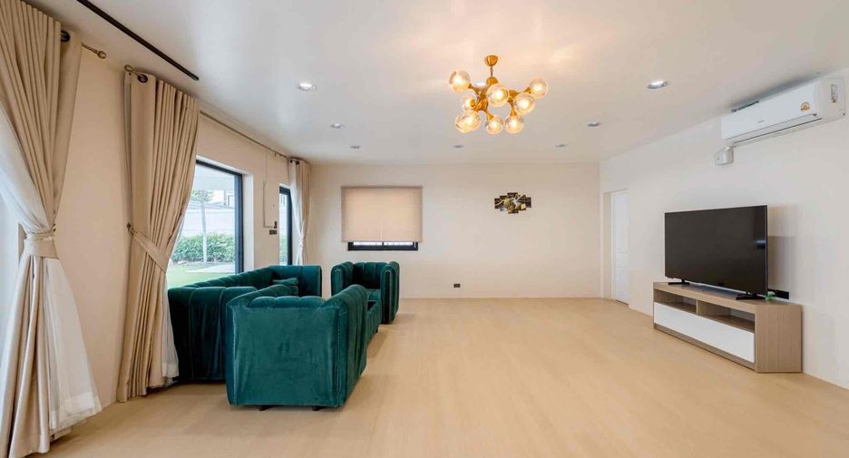 Villa en alquiler de 5 habitaciones en Bang Lamung, Chonburi