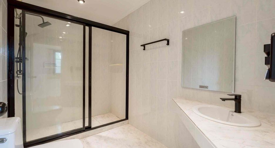 Villa en alquiler de 5 habitaciones en Bang Lamung, Chonburi