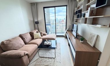 Condo en alquiler de 2 habitaciones en Huai Khwang, Bangkok