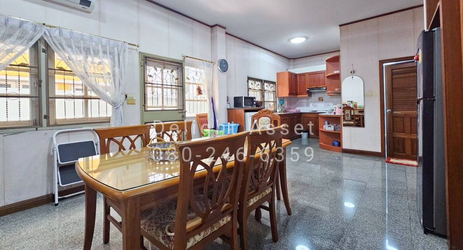 Reihenhaus zum Kauf mit 6 Zimmer in Wang Thonglang, Bangkok