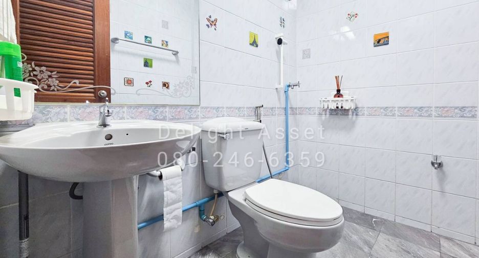 Reihenhaus zum Kauf mit 6 Zimmer in Wang Thonglang, Bangkok