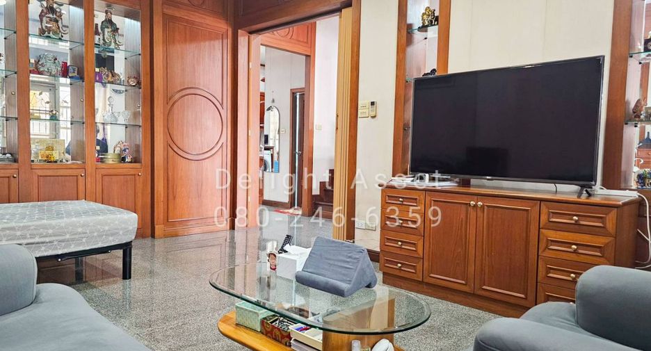 Reihenhaus zum Kauf mit 6 Zimmer in Wang Thonglang, Bangkok