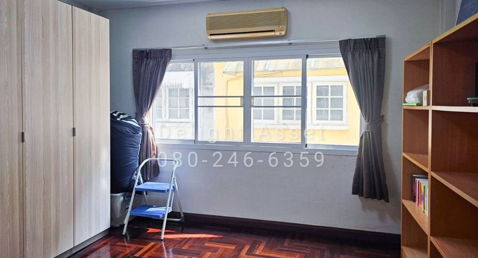 Reihenhaus zum Kauf mit 6 Zimmer in Wang Thonglang, Bangkok
