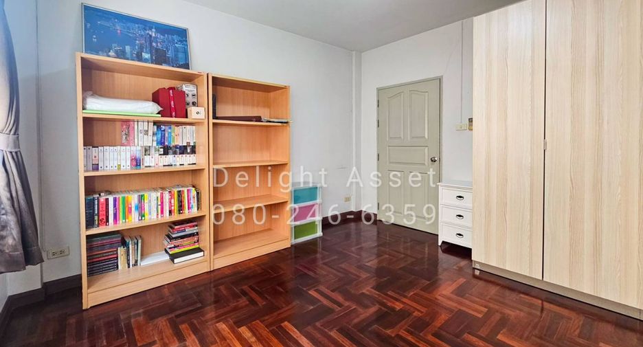 Reihenhaus zum Kauf mit 6 Zimmer in Wang Thonglang, Bangkok