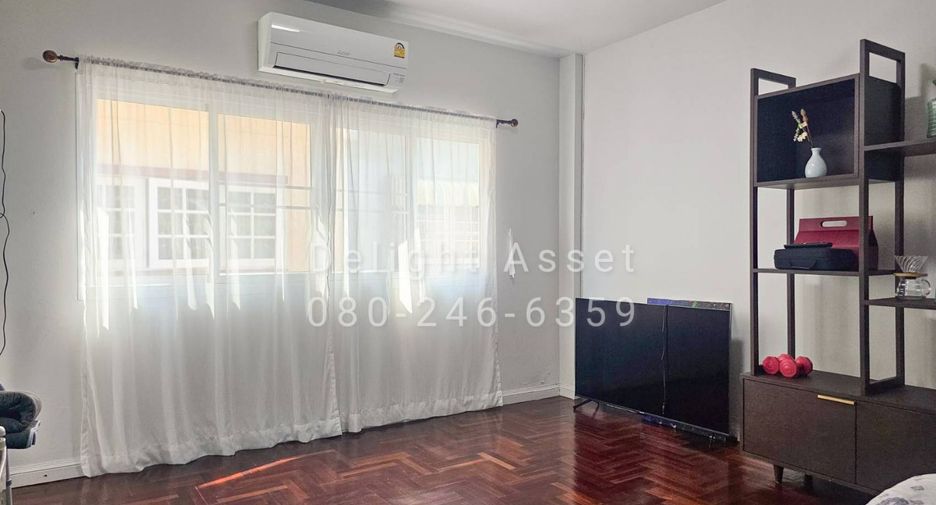 Reihenhaus zum Kauf mit 6 Zimmer in Wang Thonglang, Bangkok