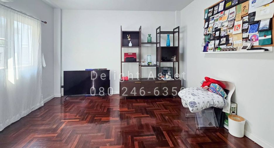 Reihenhaus zum Kauf mit 6 Zimmer in Wang Thonglang, Bangkok