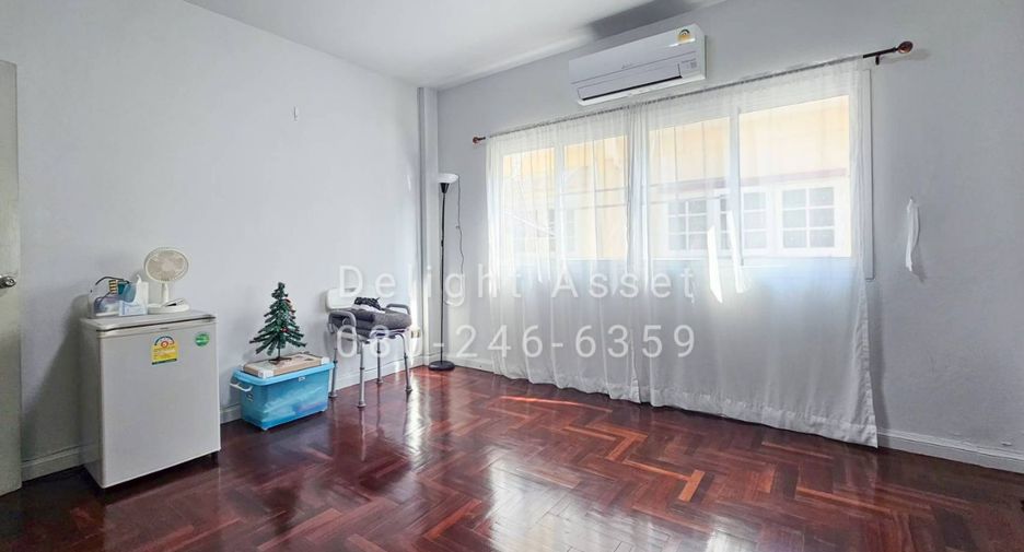 Reihenhaus zum Kauf mit 6 Zimmer in Wang Thonglang, Bangkok