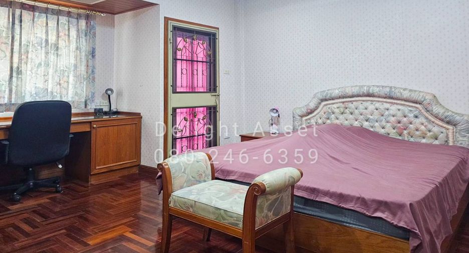 Reihenhaus zum Kauf mit 6 Zimmer in Wang Thonglang, Bangkok
