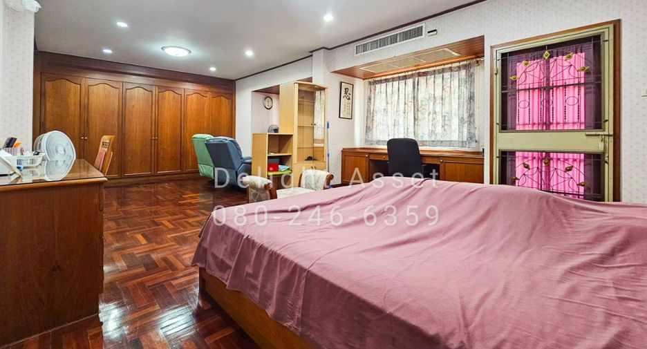 Reihenhaus zum Kauf mit 6 Zimmer in Wang Thonglang, Bangkok