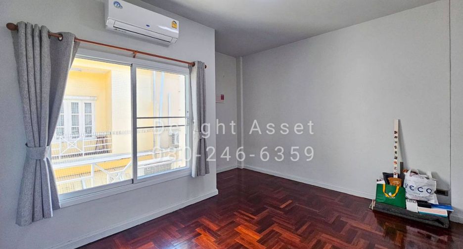 Reihenhaus zum Kauf mit 6 Zimmer in Wang Thonglang, Bangkok